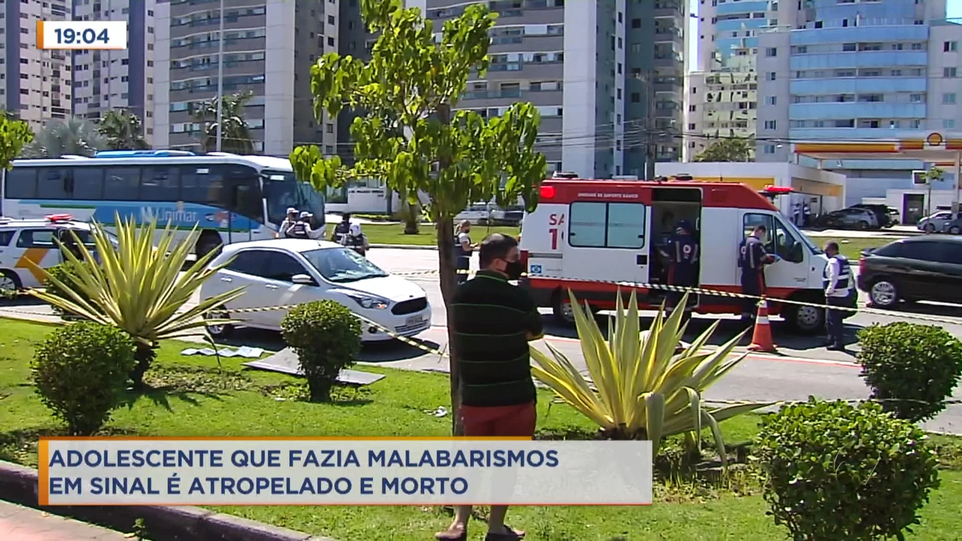 Adolescente que fazia malabarismos em sinal é atropelado e morto