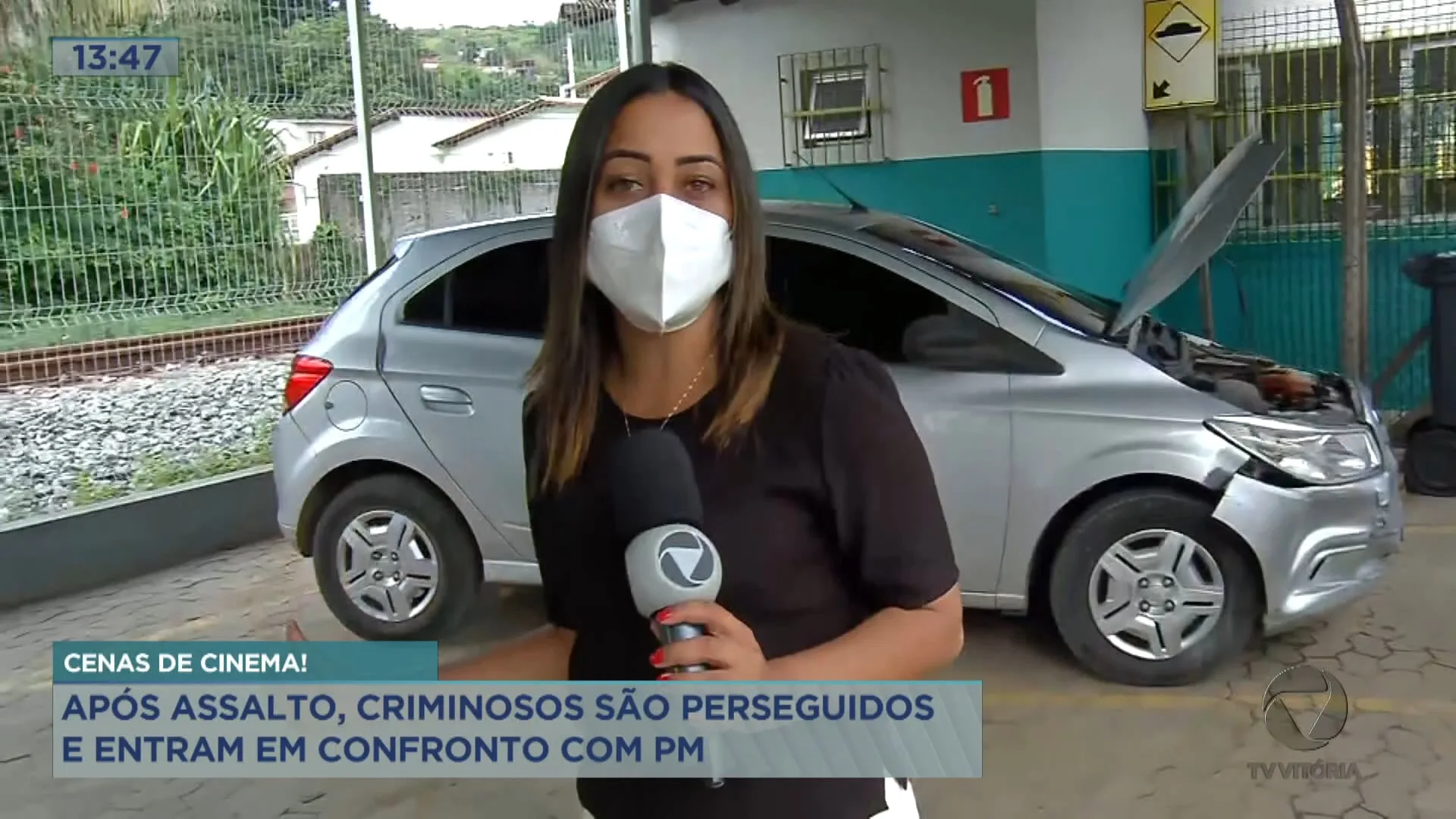 Um assalto a uma loja terminou em confronto e perseguição com a polícia