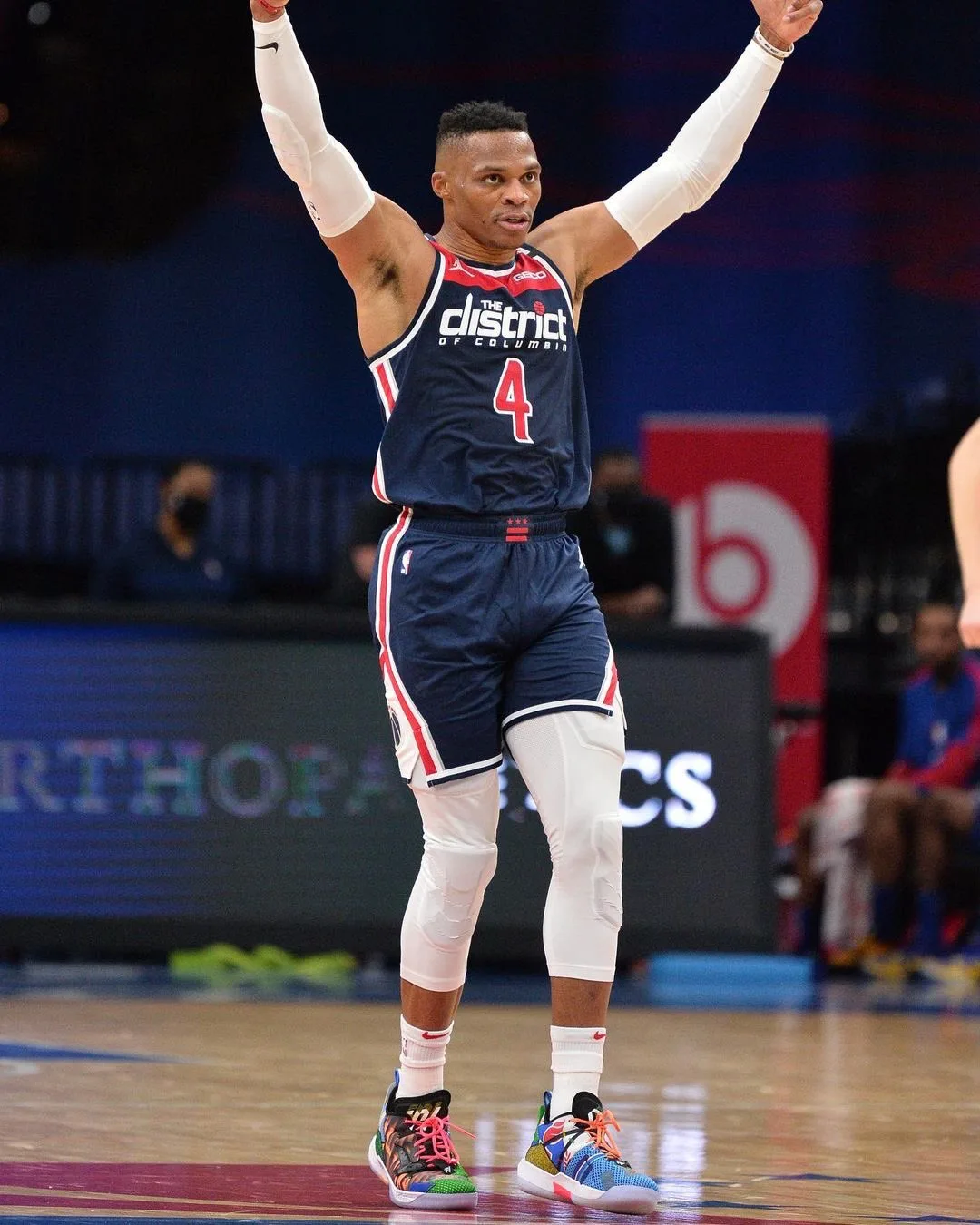 Westbrook ultrapassa Robertson e se torna atleta com mais 'triple-doubles' na NBA