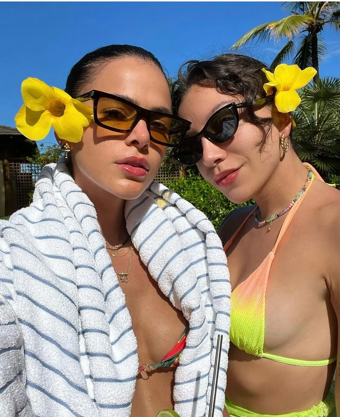 Bruna Marquezine posa ao lado de Priscilla Alcântara e as duas ganham chuva de elogios