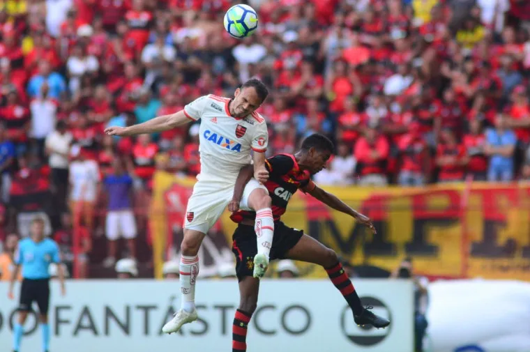 Flamengo vence Sport, assume vice-liderança e mira Palmeiras em luta por título