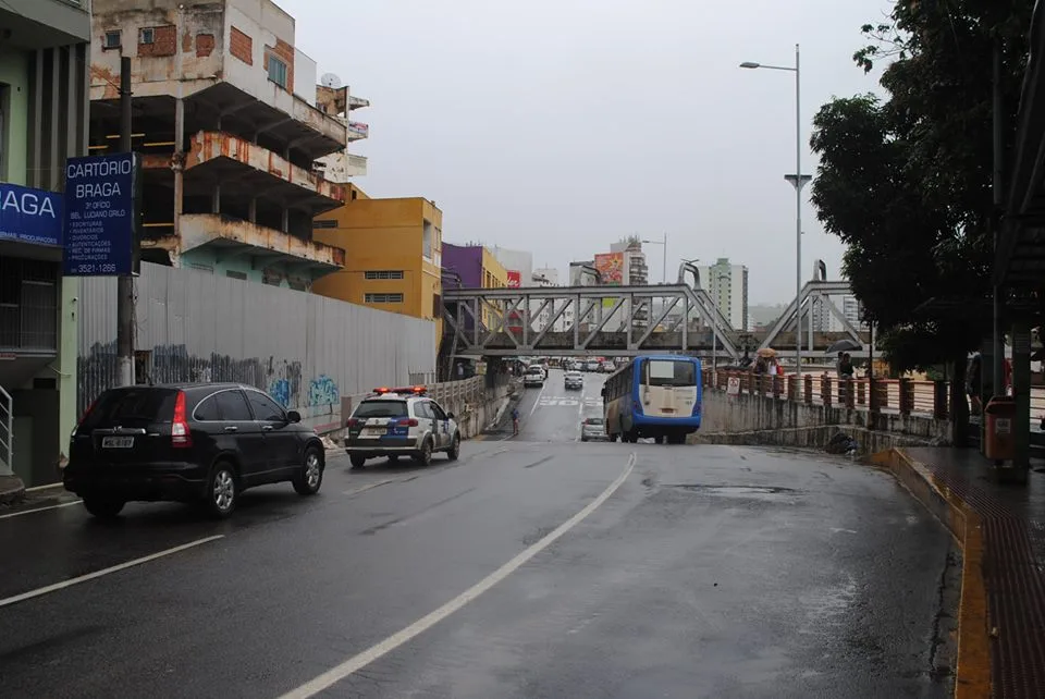 Nível do rio Itapemirim começa baixar e ruas são reabertas aos poucos em Cachoeiro