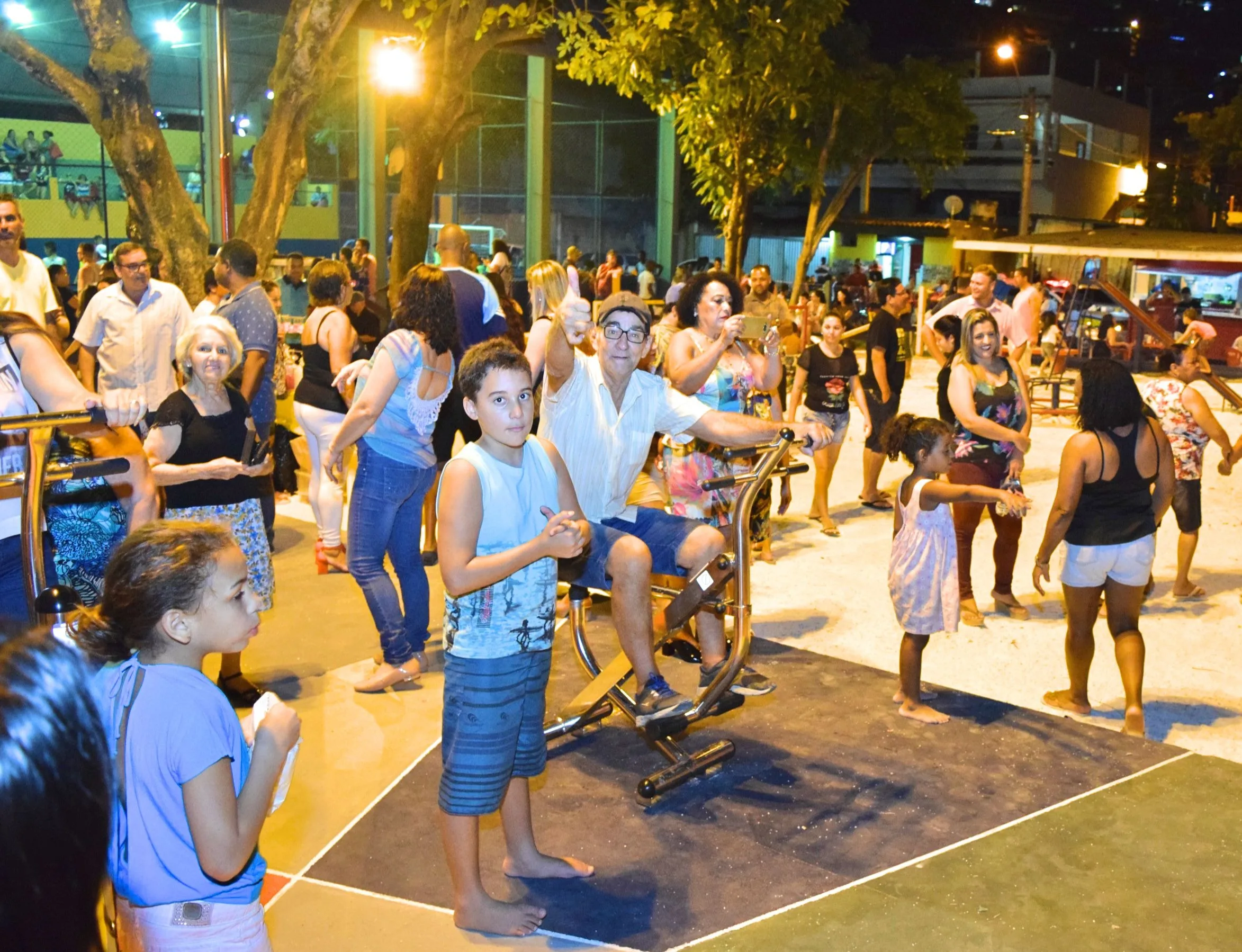 Academia ao ar livre é inaugurada em bairro de Cachoeiro