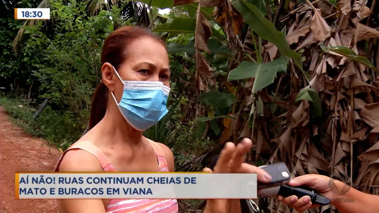 Comunidade sofre com esgoto, muito mato e nada de pavimentação