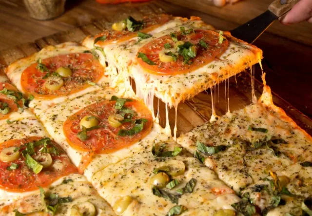 Pizza de pão de forma: confira receita simples e rápida para o lanche da tarde