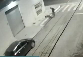 VÍDEO | Jovem é esfaqueada durante briga no Centro de Vila Velha