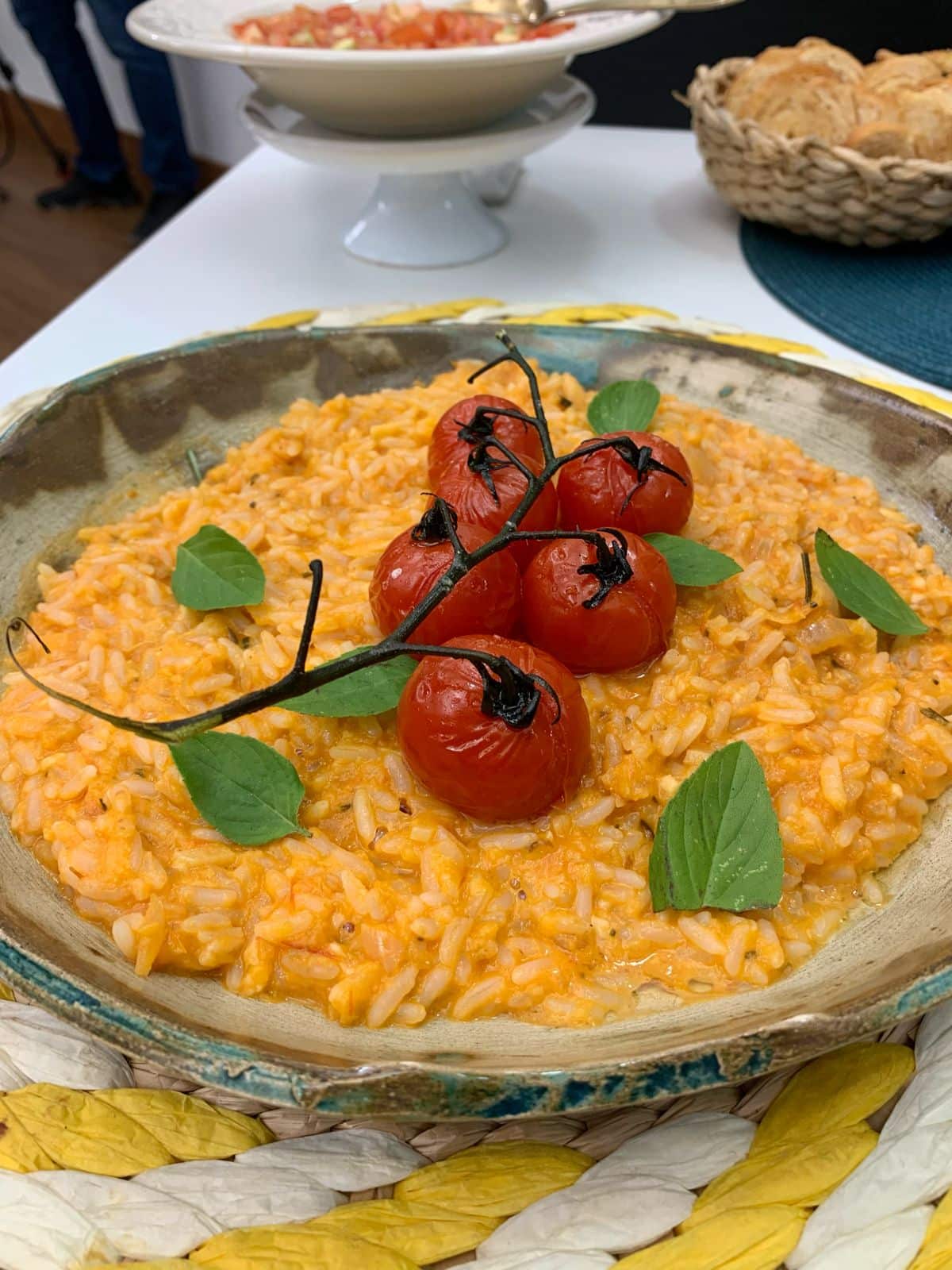 Hoje é dia do tomate! Aprenda a fazer um arroz de tomate de dar água na boca!