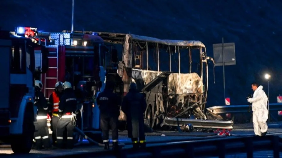 Ao menos 45 pessoas morrem após ônibus pegar fogo na Bulgária