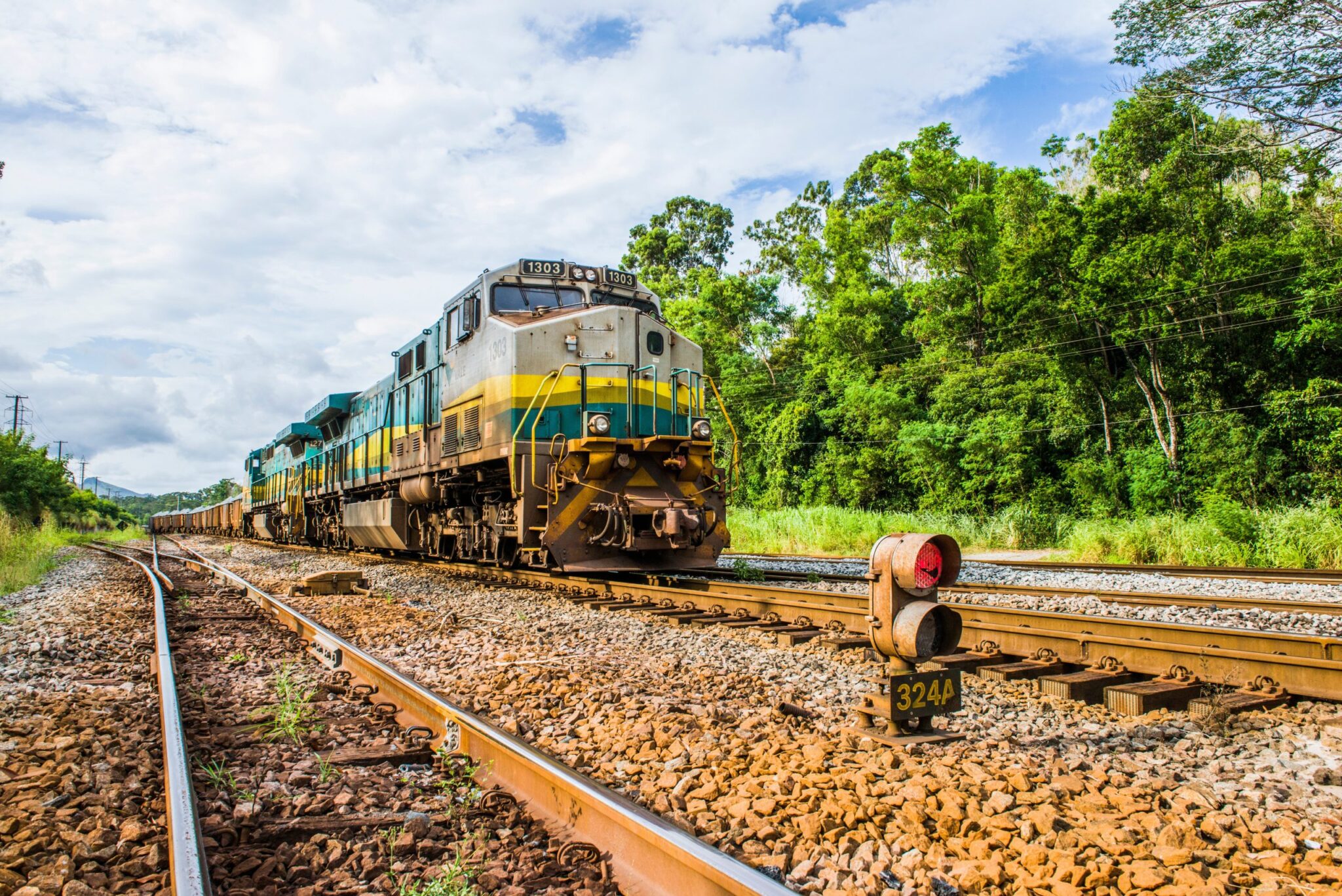 Vitória, Espírito Santo (ES), Brasil, 06/02/2019 - Unidade Tubarão - Locomotiva da Vale com vagões cheios de minério. Foto: Vitor Nogueira