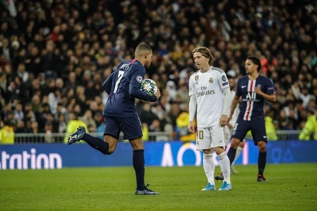 PSG arranca empate com Real no fim e garante ponta do grupo da Liga dos Campeões