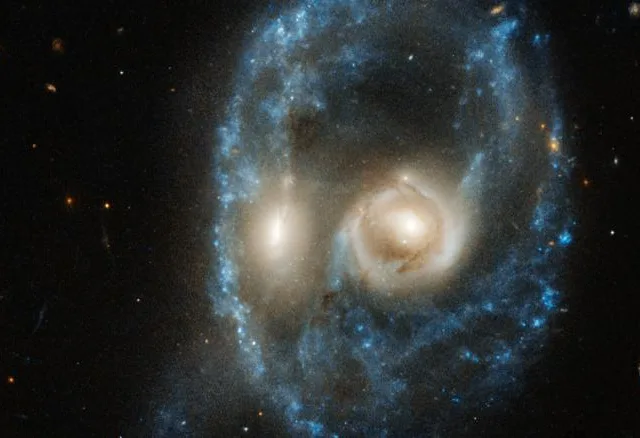 This new image from the NASA/ESA Hubble Space Telescope captures two galaxies of equal size in a collision that appears to resemble a ghostly face. This observation was made on 19 June 2019 in visible light by the telescope???s Advanced Camera for Surveys. Residing 704 million light-years from Earth, this system is catalogued as Arp-Madore […]