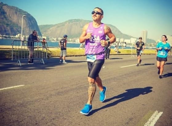 Triatleta capixaba vai pedalar até o RJ para correr maratona