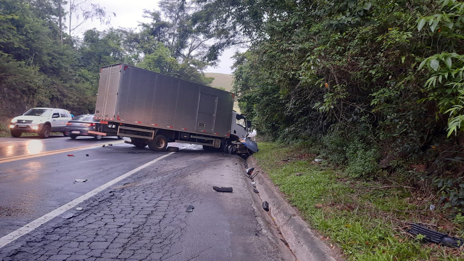 Duas mortes são registradas em 36 acidentes nas BRs que passam pelo ES durante o feriadão