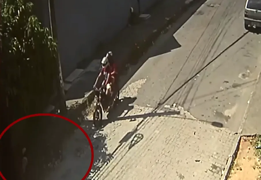 VÍDEO | Caminhoneiro é baleado ao reagir a assalto em Cariacica