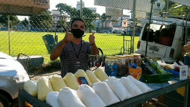 VÍDEO | Feirantes se unem e compram bicicleta nova para colega que foi furtado