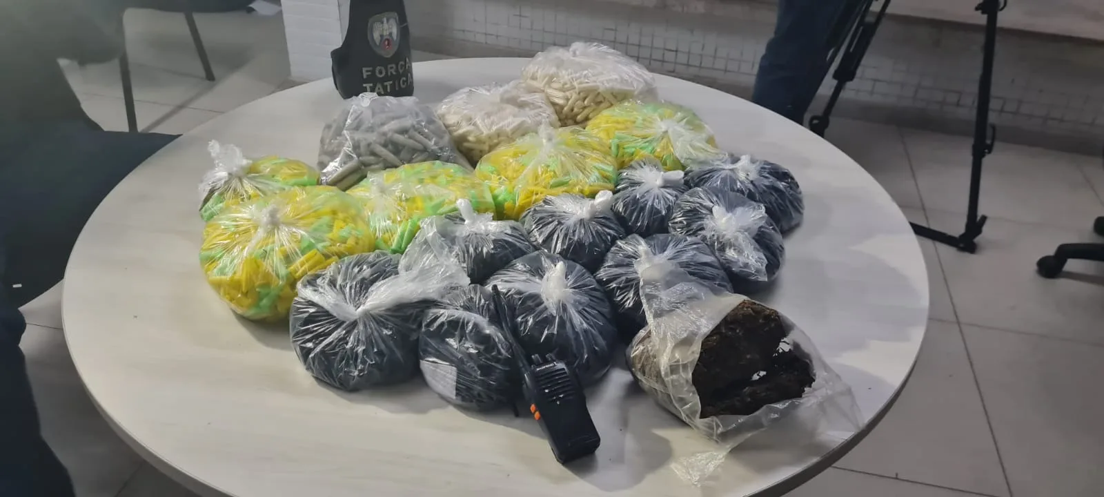 Polícia desmonta laboratório de drogas em Cariacica e apreende cocaína avaliada em R$ 70 mil