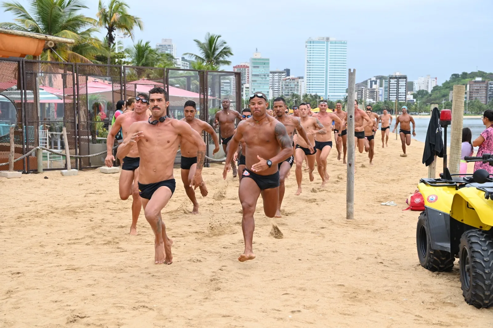 Competição na Curva da Jurema celebra o Dia dos Guarda-Vidas