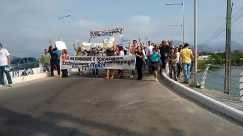 Mudança de itinerário causa paralisação de ônibus intermunicipais em Guarapari