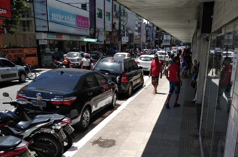 Sábado foi dia de compras e praia em Guarapari