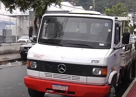 Suspeitos são presos com caminhão furtado e pistola automática em Vila Velha