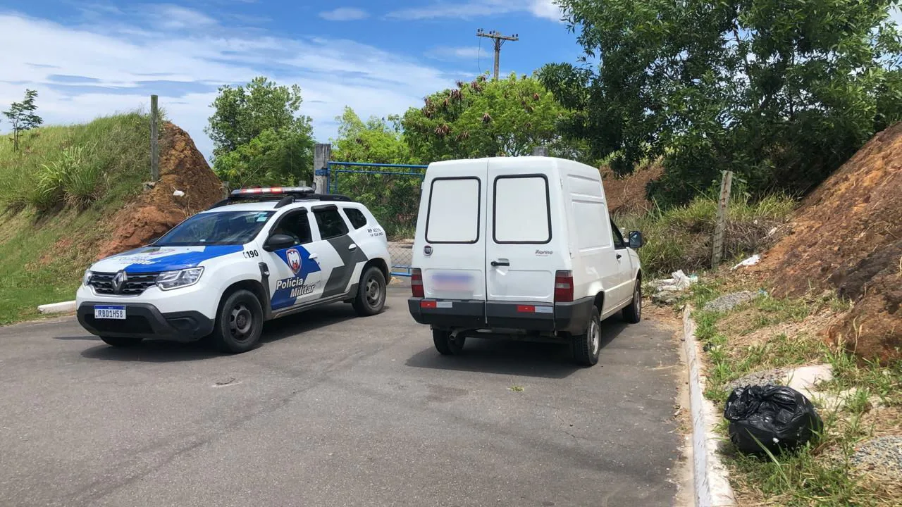 Carro que entregava mercadorias é roubado em Vila Nova de Colares, na Serra