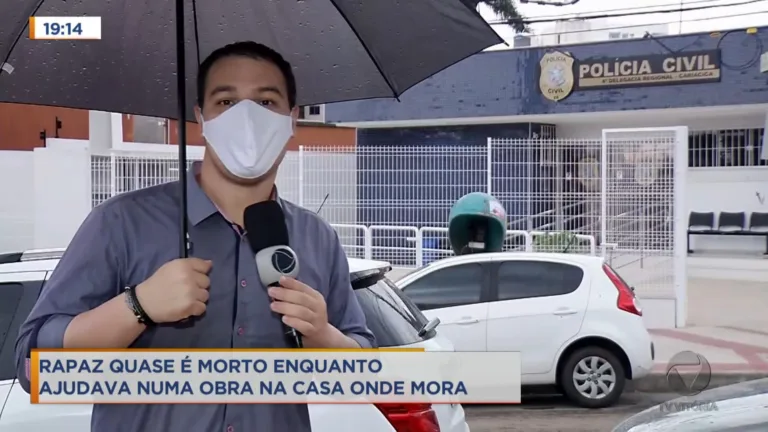 Cinco homens pulam muro da casa e atiram contra rapaz, mas nenhum tiro acerta ele