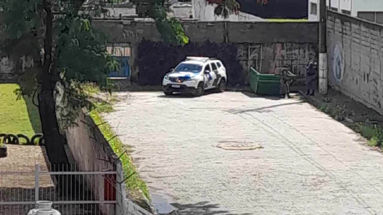 Ossada humana é encontrada em caçamba de lixo em Vila Velha