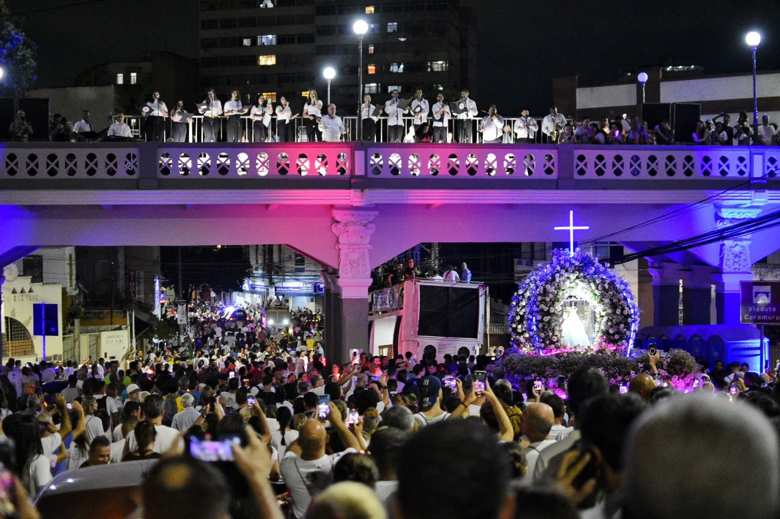 Fiéis lotam as ruas de Vitória e Vila Velha na tradicional Romaria dos Homens