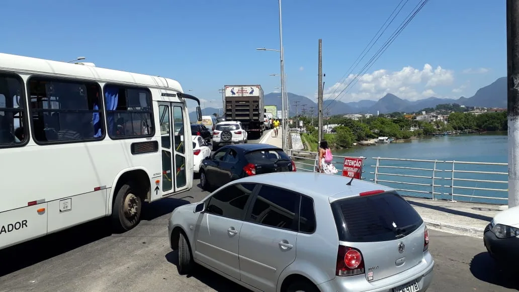 Trânsito complicado para motoristas de Guarapari