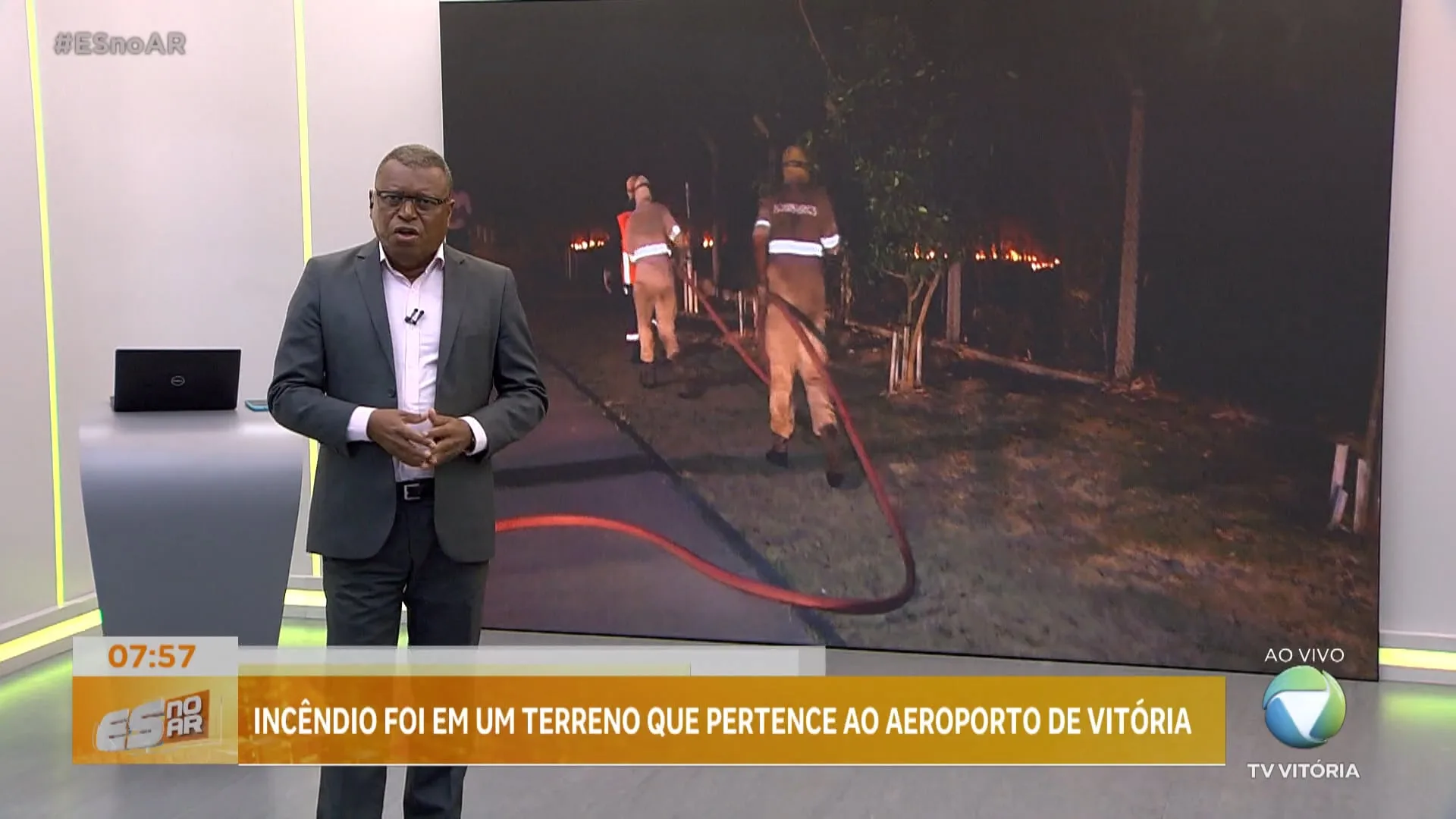 Incêndio em vegetação na área do aeroporto de Vitória