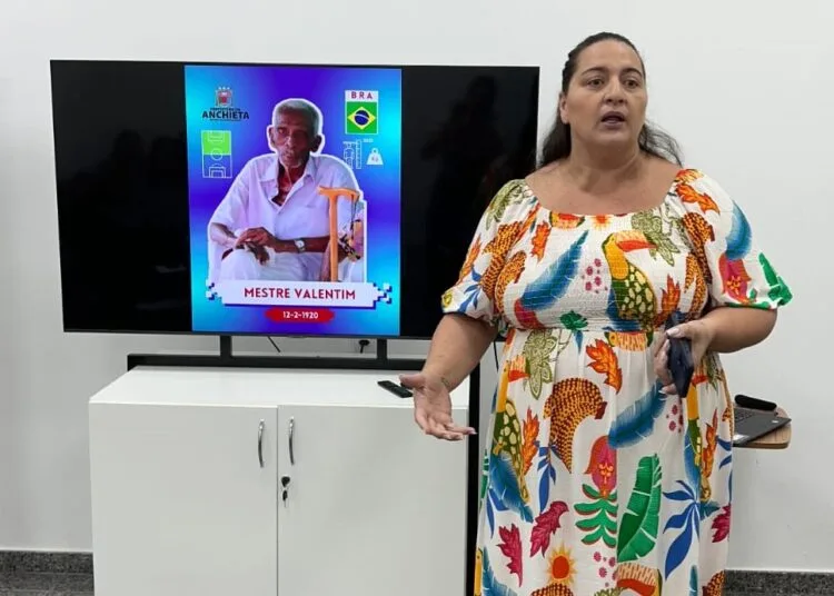 Professora de Anchieta é premiada por álbum de figurinhas antirracista