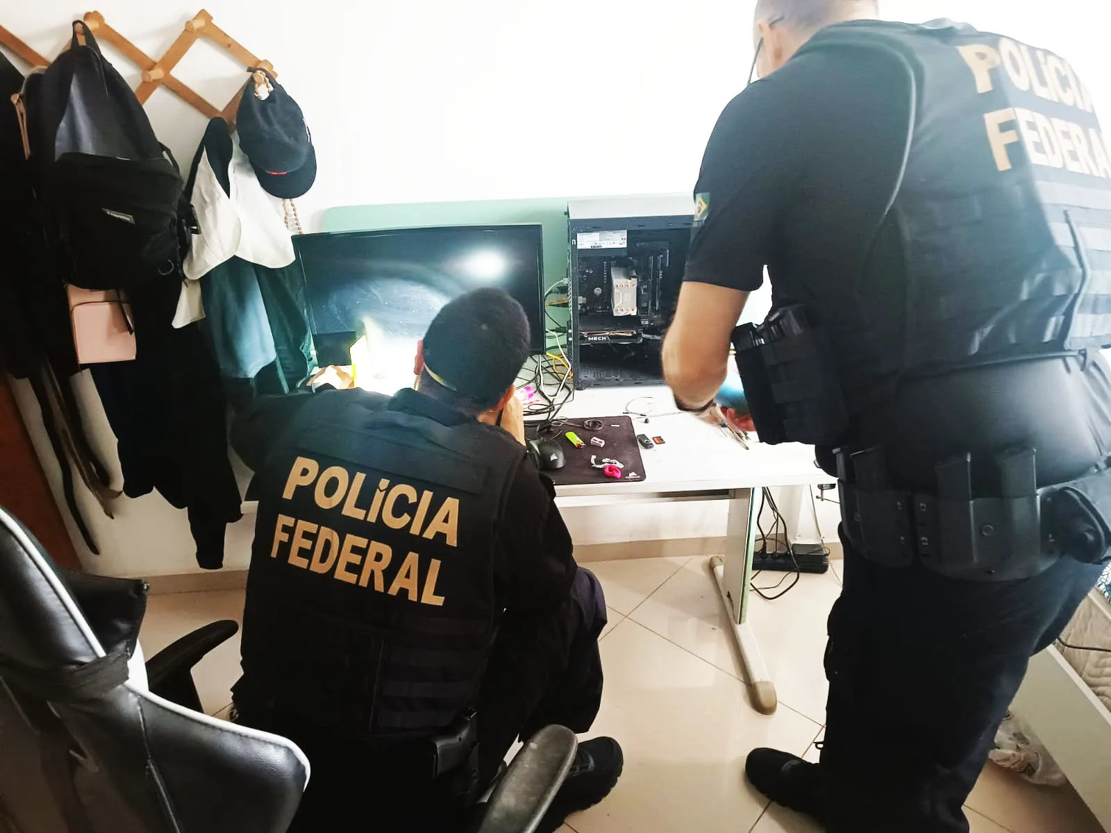 PF cumpre mandado na Serra em ação contra armazenamento de conteúdo sexual infanto-juvenil