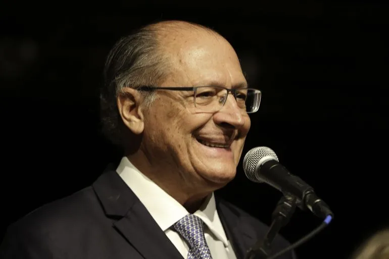 O vice-presidente eleito e coordenador da Transição, Geraldo Alckmin apresentou em coletiva os novos nomes que comporão os grupos técnicos da transição