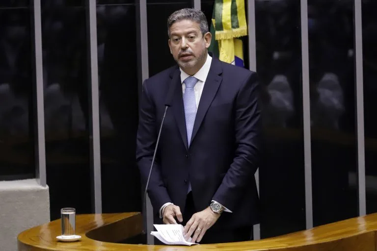 Lira busca presidente do STF para tentar impedir fim do 'orçamento secreto'