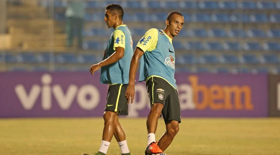 Miranda faz autocrítica e vê defesa da seleção brasileira em noite infeliz