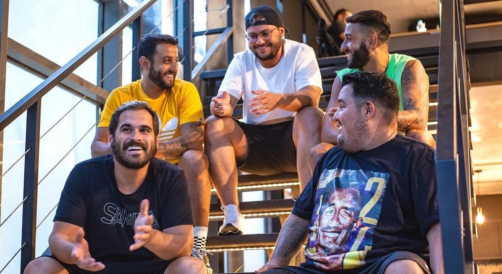 Grupo Vou Zuar faz show na Praia do Canto neste sábado