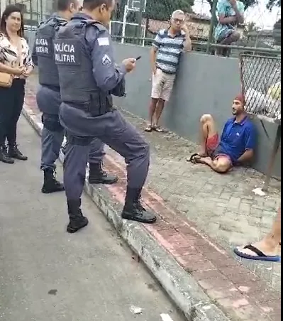 "Tenho que manter o meu luxo", debocha suspeito de roubar bolsas de mulheres na Serra