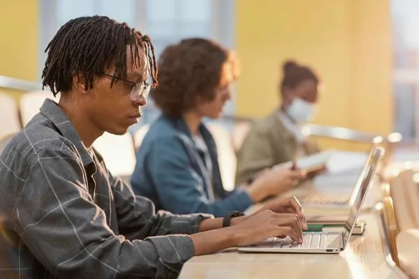 Coaching para negócios ajuda alunos a terem confiança para empreender