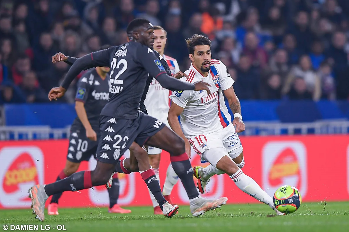 Paquetá marca e Lyon vence o Porto no primeiro duelo das oitavas da Liga Europa