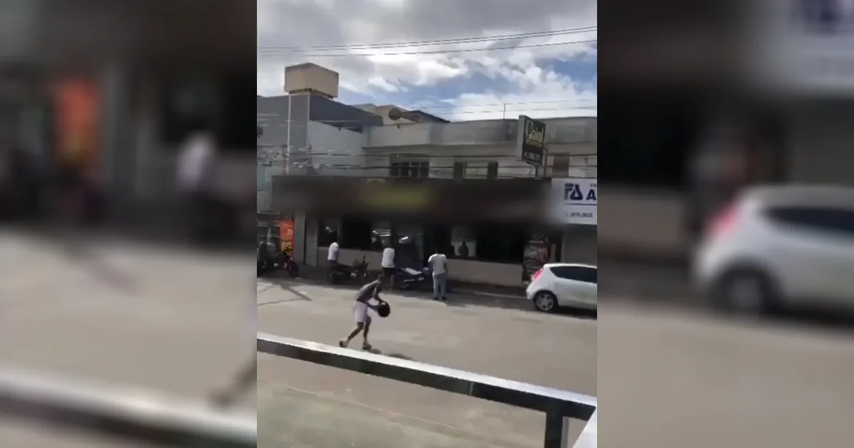 VÍDEO | Torcedores rivais brigam em bar e fazem quebra-quebra em Vila Velha