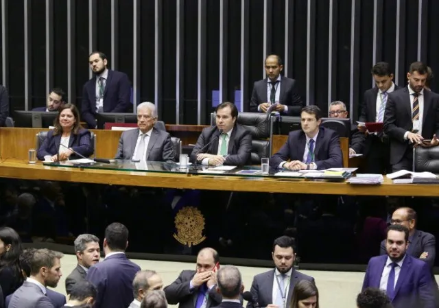 Câmara aprova uso de fundo para ampliar banda larga em escolas públicas brasileiras