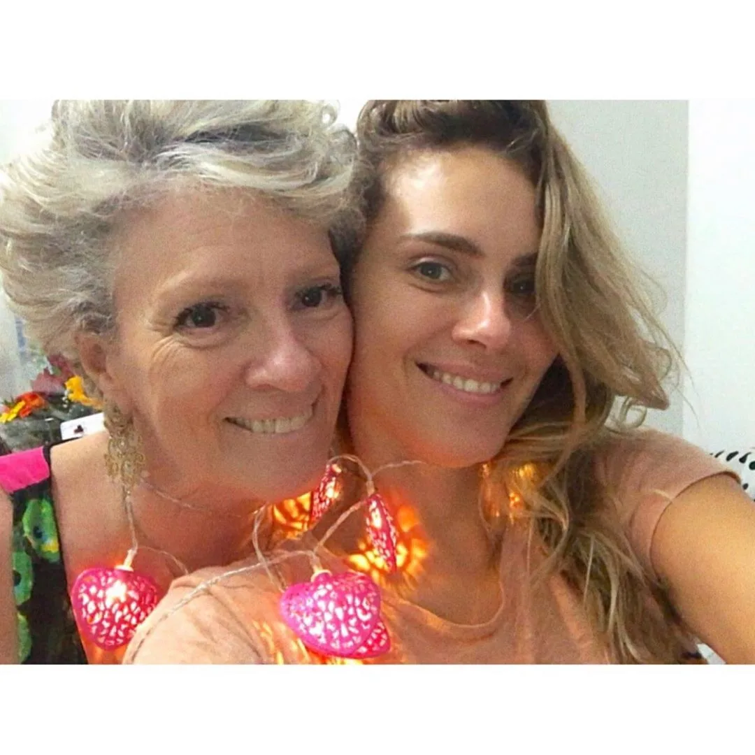 Mãe de Carolina Dieckmann morre, e atriz diz não acreditar: 'eu vou morrer um pouco todo dia'