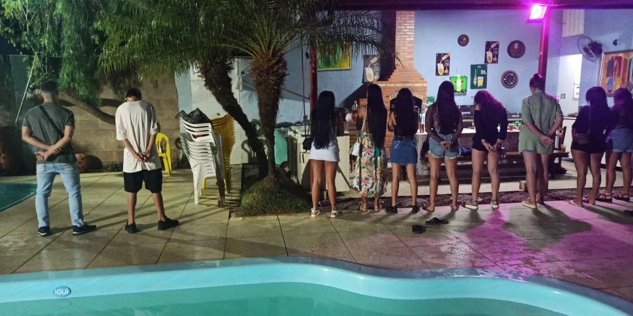 VÍDEO | Policial se passa por convidada e acaba com festa clandestina em Colatina