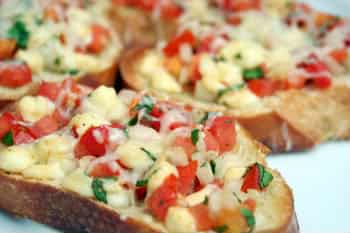 Bruschetta de queijo e presunto