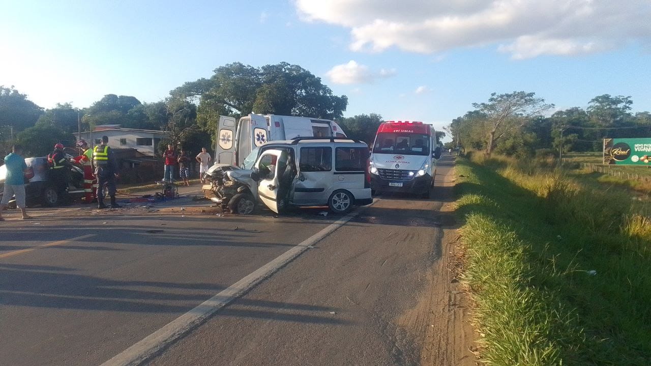 BR 101: uma pessoa fica ferida após acidente entre carros, em Linhares