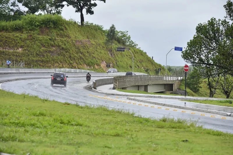 Após dez anos, rodovia Leste-Oeste é entregue neste sábado