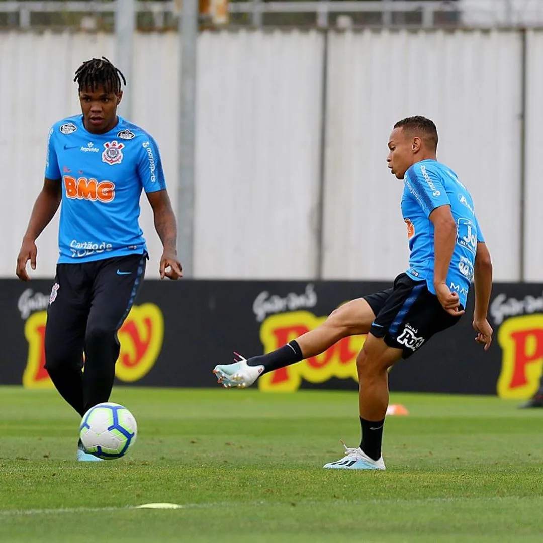 Corinthians recebe o Cruzeiro na tentativa de encerrar jejum de vitórias e se manter no G4