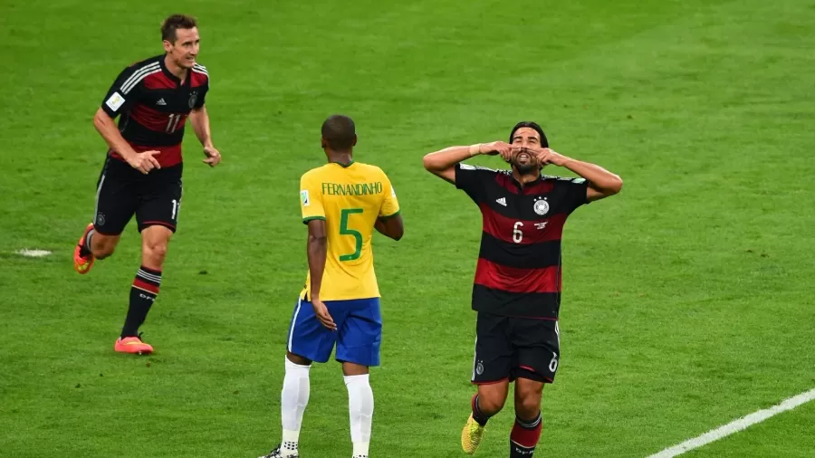 Khedira diz que técnico alemão ameaçou tirar quem fizesse piada na pausa do 7 a 1