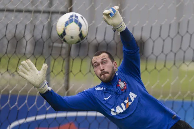 Walter fica fora da lista do Corinthians no Paulistão após titularidade em 2016