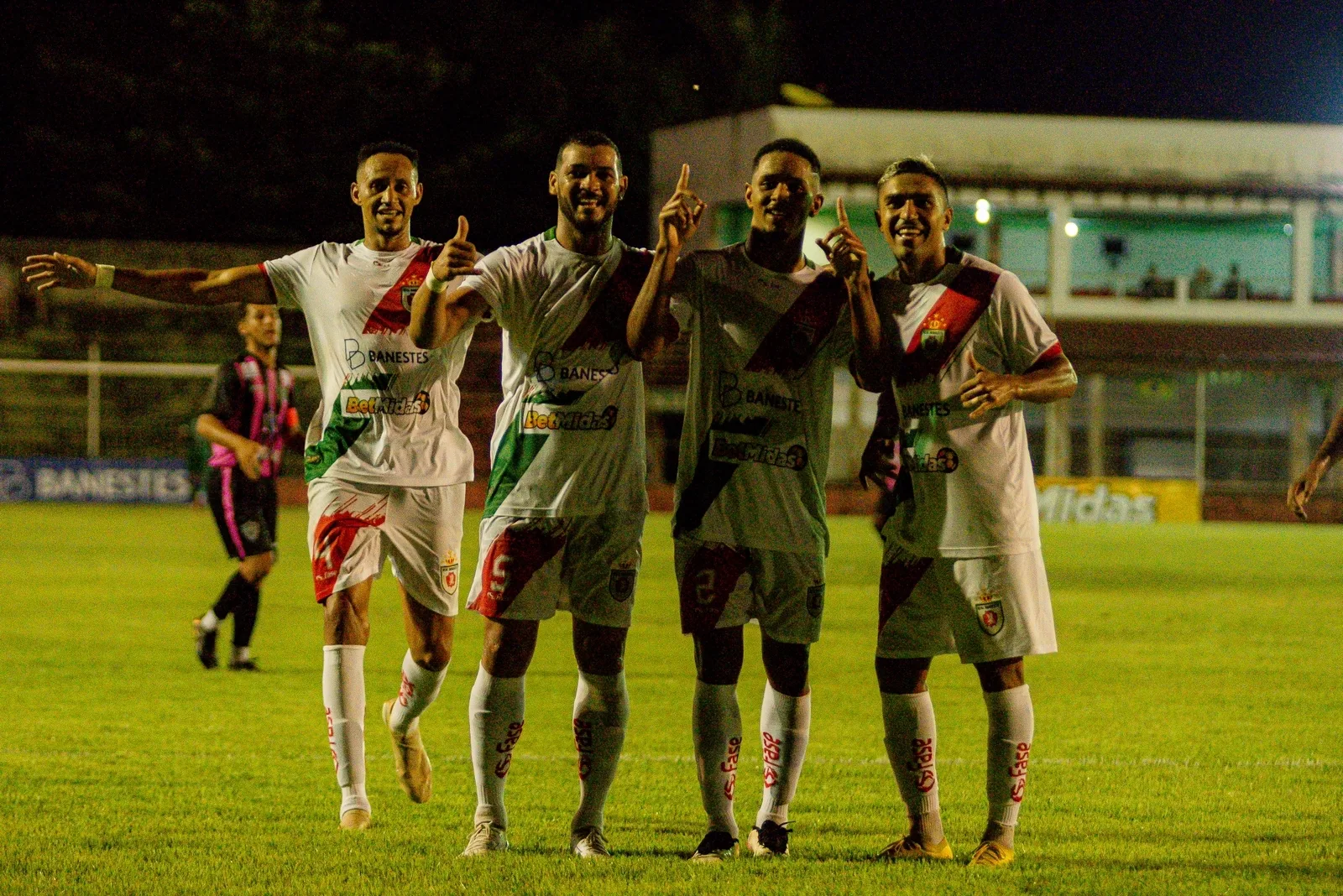 Real Noroeste goleia o Atlético Itapemirim e larga na liderança do Capixabão